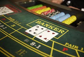 Studio dealer langsung togel login menampilkan meja blackjack dan roulette dengan dealer profesional yang siap melayani pemain
